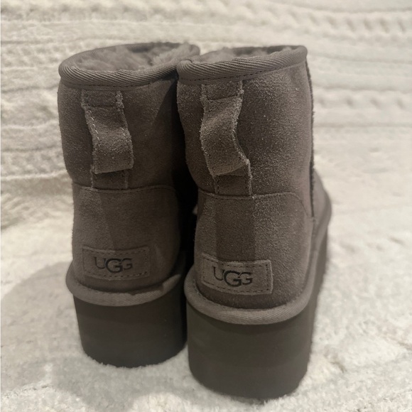 ugg classic short platform suede boots - Picture 5 of 6